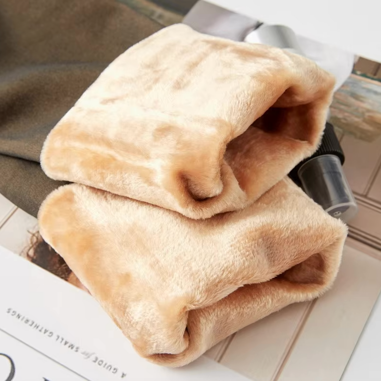 Den gennemsigtige fleece strømpebukser