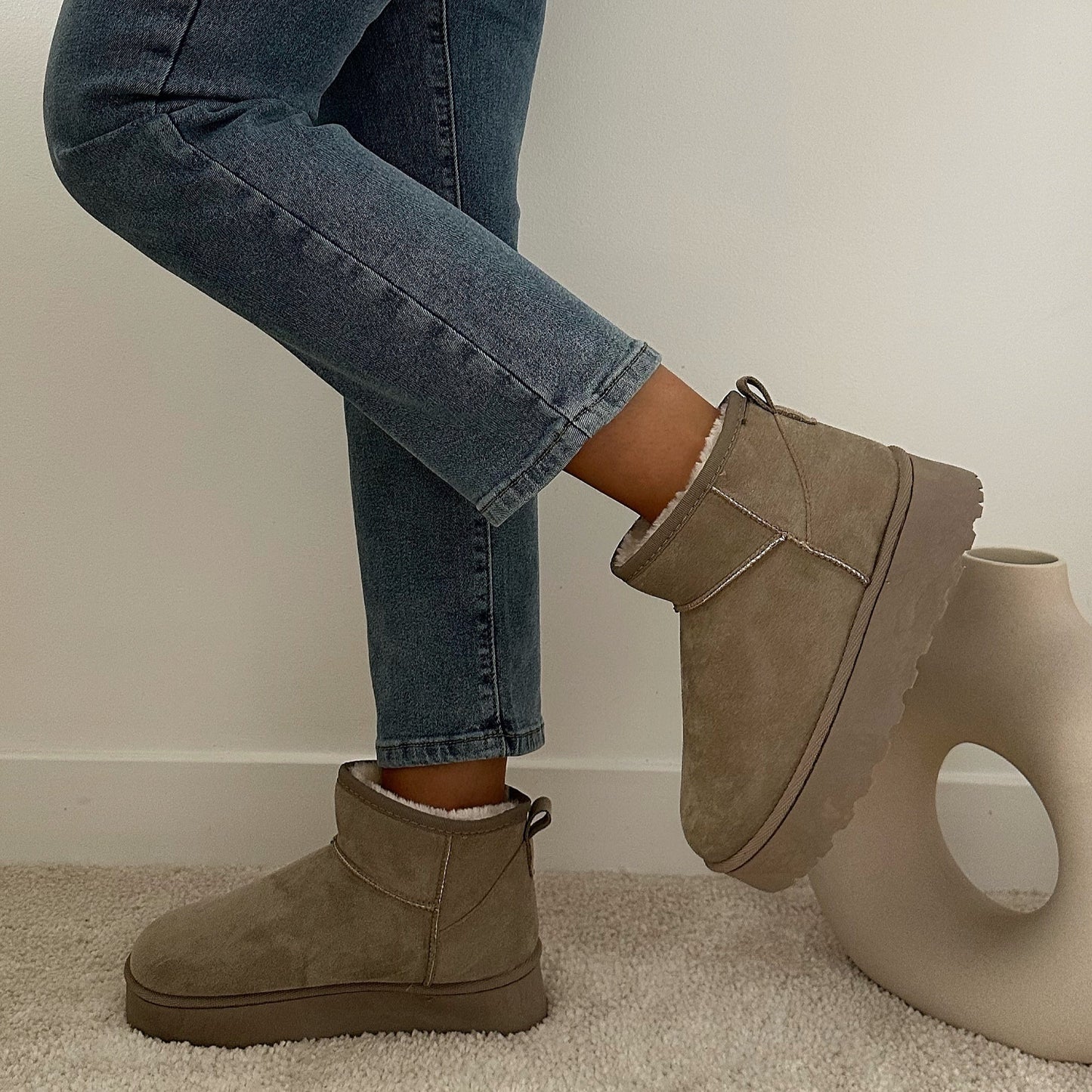 疲れない歩行のための快適でスタイリッシュなブーツ